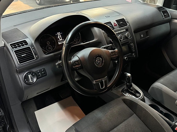 Volkswagen Touran 7 of 14