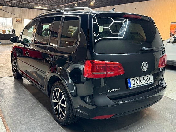 Volkswagen Touran 4 of 5