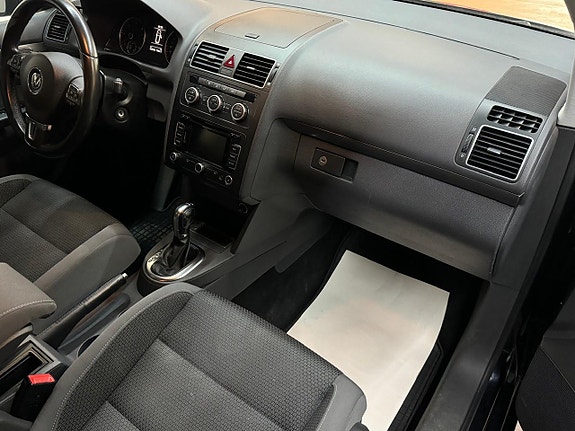 Volkswagen Touran 8 of 14
