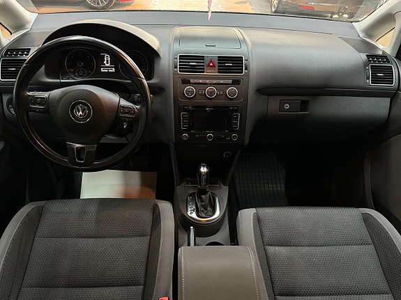 Volkswagen Touran 6 of 14