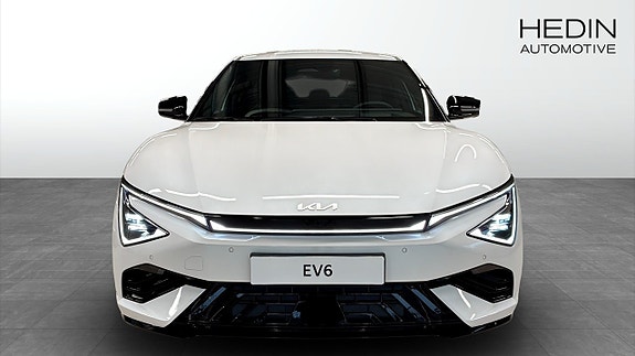 Kia EV6 8 of 15