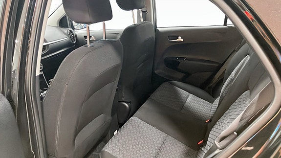 Kia Picanto 9 of 12