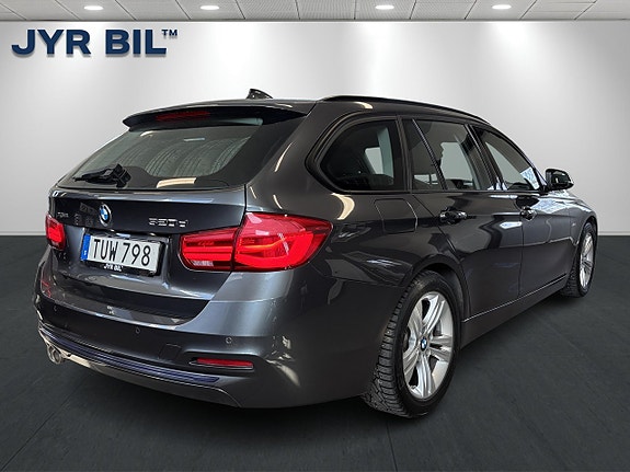 BMW 320 3 of 5