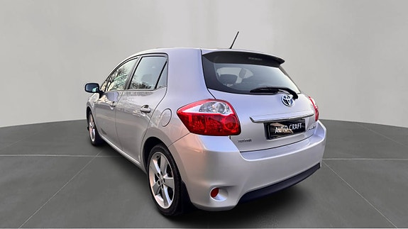 Toyota Auris 5 of 5