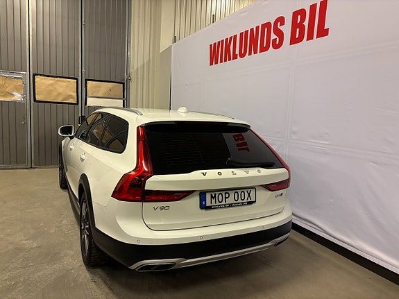 Volvo V90 Cross Country 3 of 5