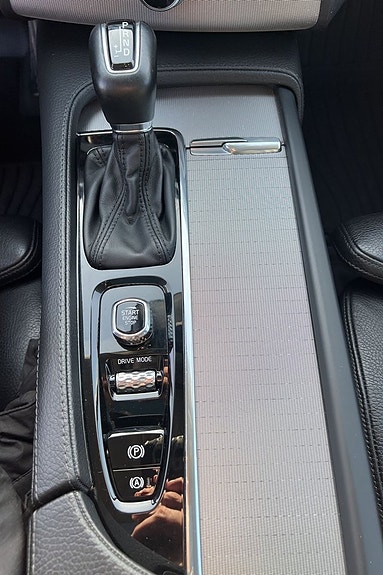 Volvo XC90 14 of 25