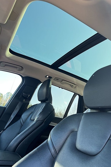 Volvo XC90 18 of 25