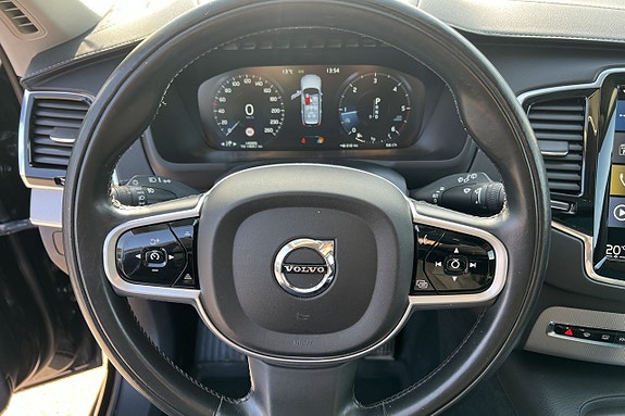 Volvo XC90 13 of 25