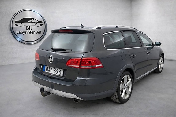 Volkswagen Passat Alltrack 2 of 5