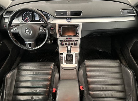 Volkswagen Passat Alltrack 3 of 5