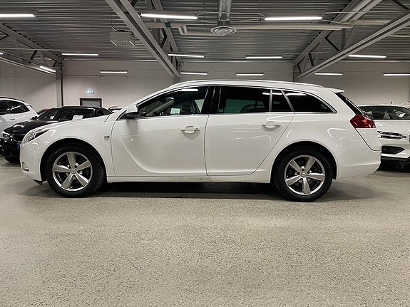 Opel Insignia 2 of 5
