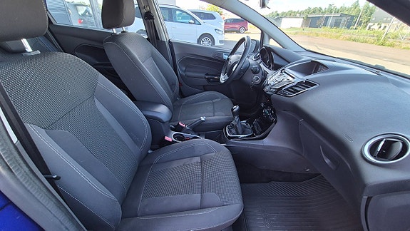 Ford Fiesta 5 of 8