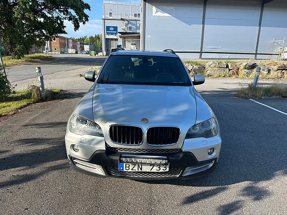 BMW X5 2 of 8