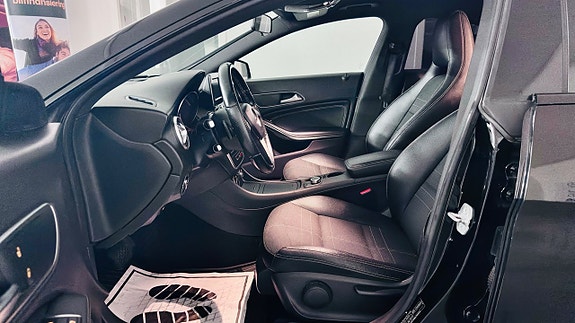 Mercedes-Benz CLA180 14 of 28