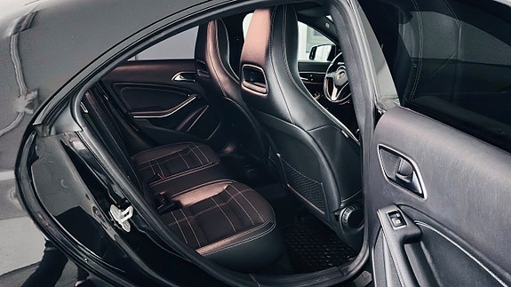 Mercedes-Benz CLA180 25 of 28