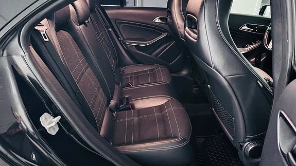 Mercedes-Benz CLA180 26 of 28