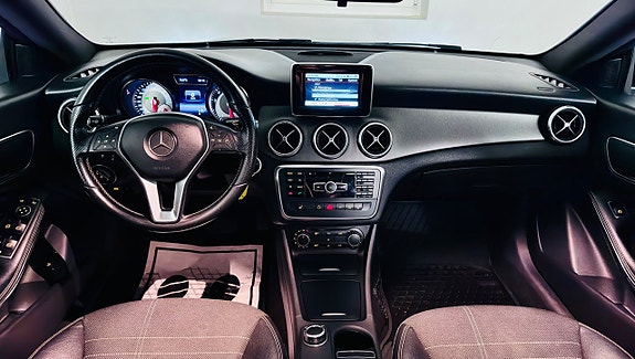 Mercedes-Benz CLA180 11 of 28