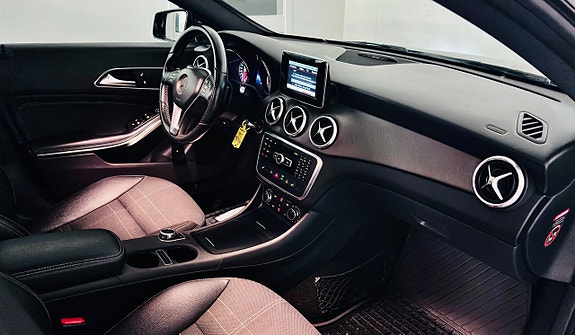 Mercedes-Benz CLA180 9 of 28