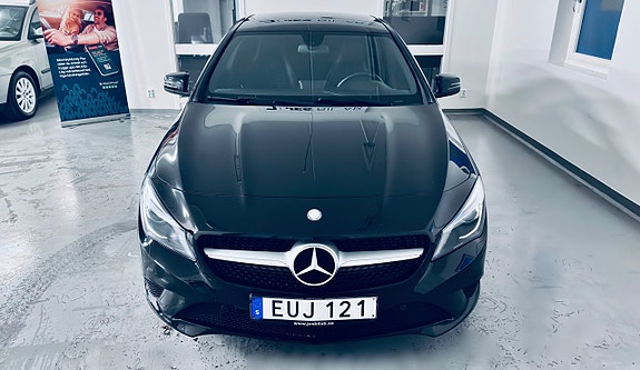 Mercedes-Benz CLA180 2 of 28