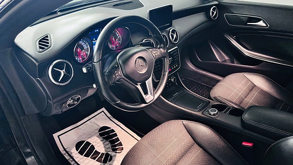 Mercedes-Benz CLA180 12 of 28