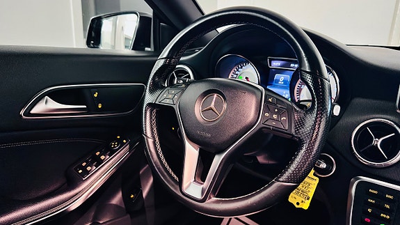 Mercedes-Benz CLA180 10 of 28