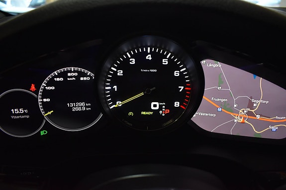 Porsche Cayenne 14 of 30