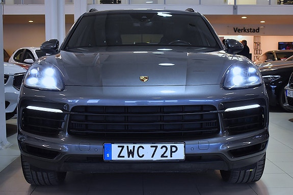 Porsche Cayenne 2 of 5