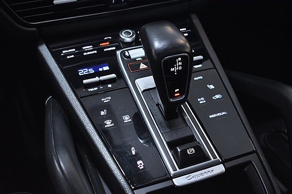 Porsche Cayenne 15 of 30