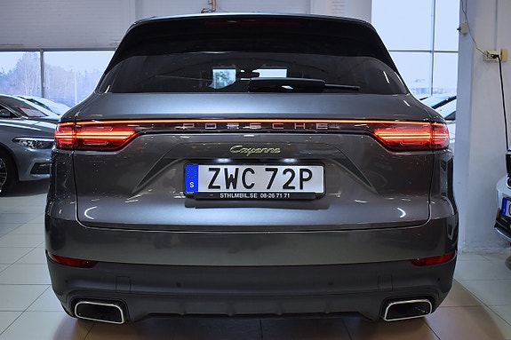 Porsche Cayenne 4 of 5