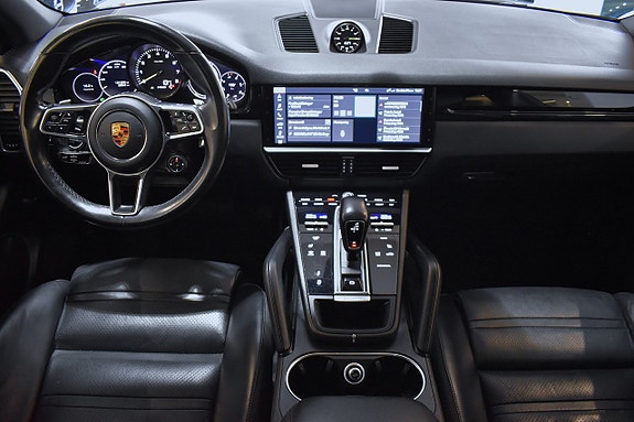 Porsche Cayenne 9 of 30