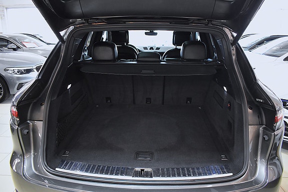 Porsche Cayenne 5 of 5