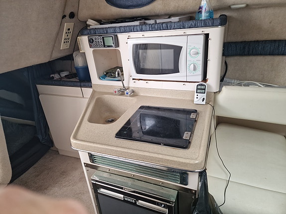 Wellcraft 2600 Martinique 2001 – Komfortabel och kraftfull familjebåt! 7 of 12