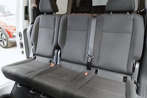 Volkswagen Caddy Maxi 12 of 26
