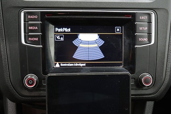 Volkswagen Caddy Maxi 24 of 26
