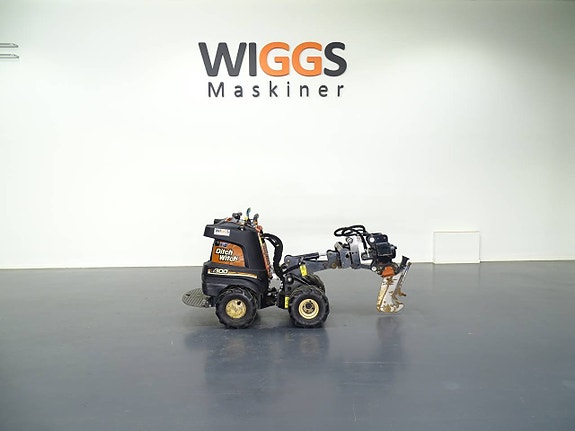 Ditch witch R300 2 of 7