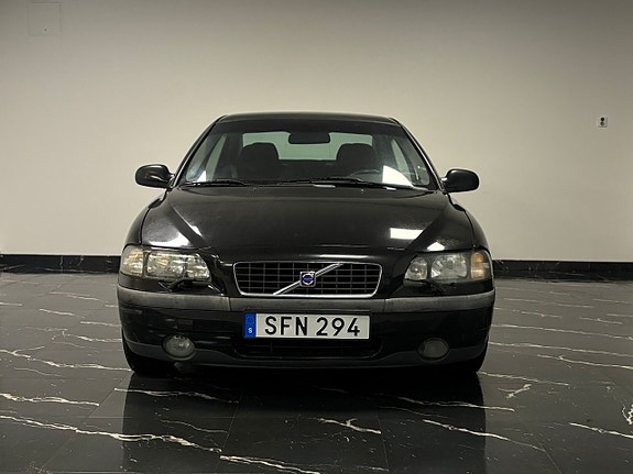 Volvo S60 2 of 17