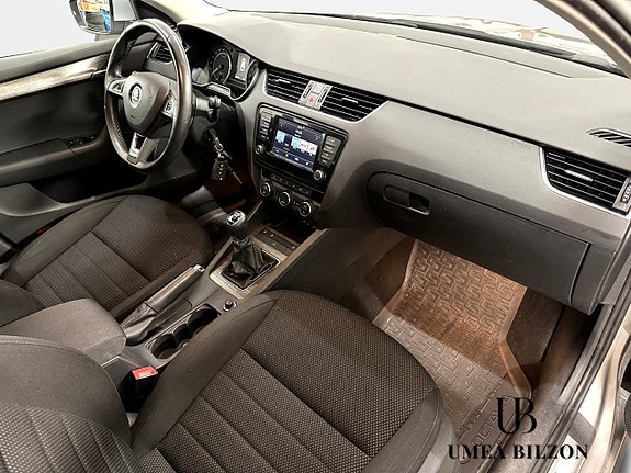 Skoda Octavia Scout 6 of 8