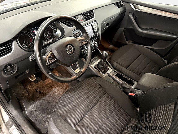 Skoda Octavia Scout 5 of 8