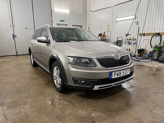 Skoda Octavia Scout 2 of 5