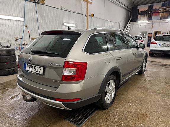 Skoda Octavia Scout 4 of 5