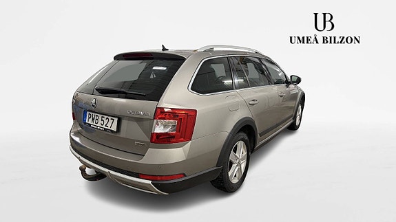 Skoda Octavia Scout 3 of 8
