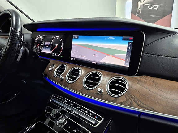 Mercedes-Benz E220 21 of 27