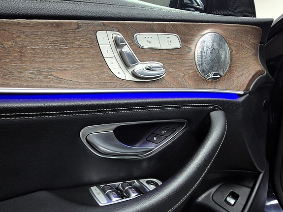 Mercedes-Benz E220 12 of 27