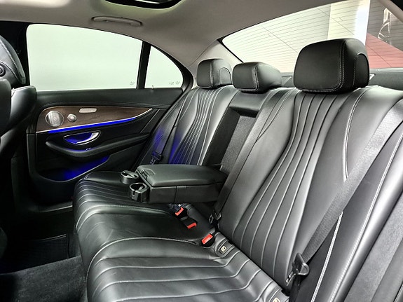 Mercedes-Benz E220 25 of 27