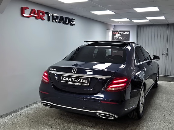 Mercedes-Benz E220 6 of 27