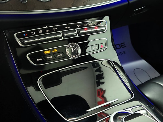 Mercedes-Benz E220 19 of 27