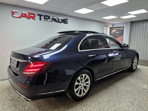 Mercedes-Benz E220 5 of 27