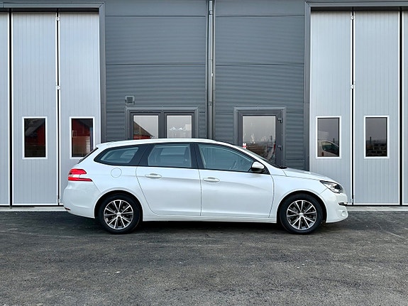 Peugeot 308 4 of 5
