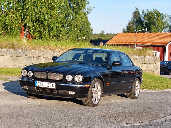 Jaguar XJR 2 of 6