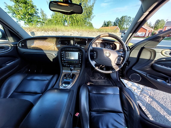 Jaguar XJR 6 of 6